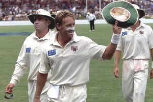 Bichel walks off the ground, Queensland v Victoria, Pura Cup Final, 1999/2000